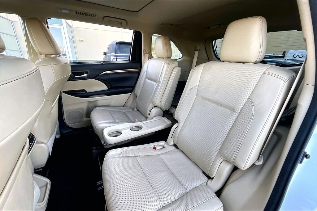 Used 2017 Toyota Highlander Limited Platinum image 32