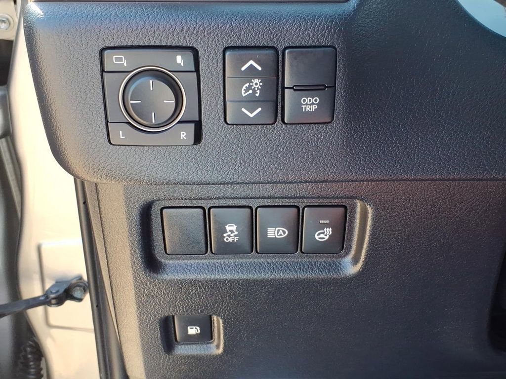 Used 2023 Lexus GX 460 Premium w/ Accessory Package AWD/4WD image 22