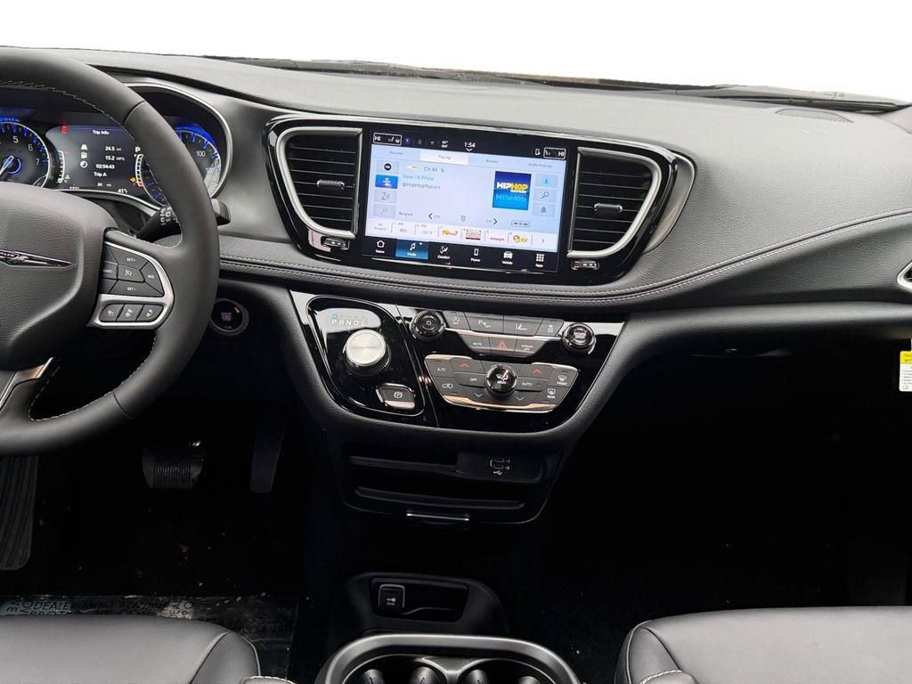 New 2026 Chrysler Pacifica Select image 11