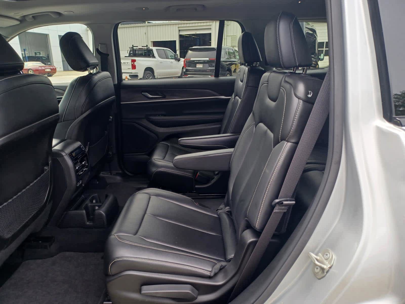 Used 2023 Jeep Grand Cherokee L Limited AWD/4WD image 21