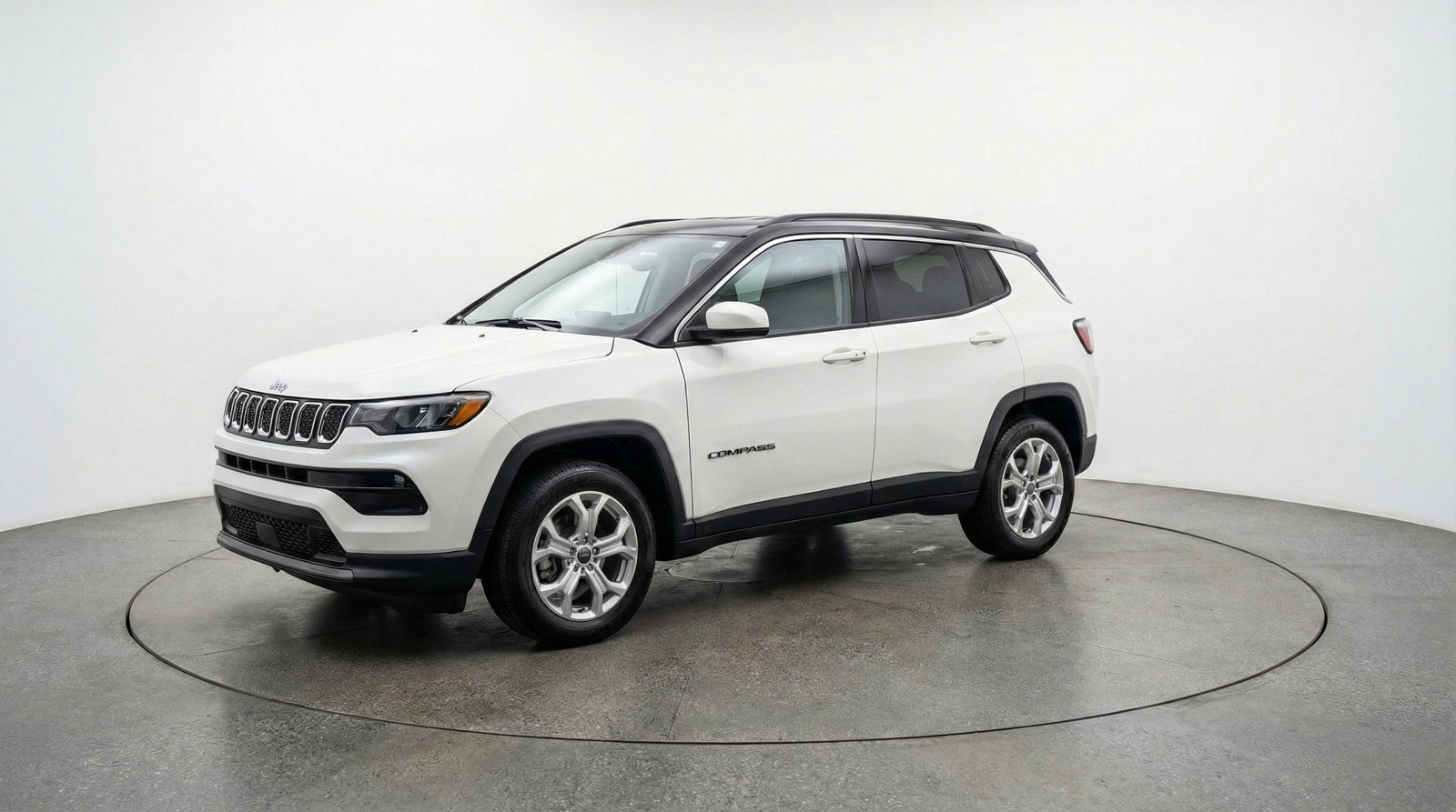 Used 2025 Jeep Compass Latitude image 3