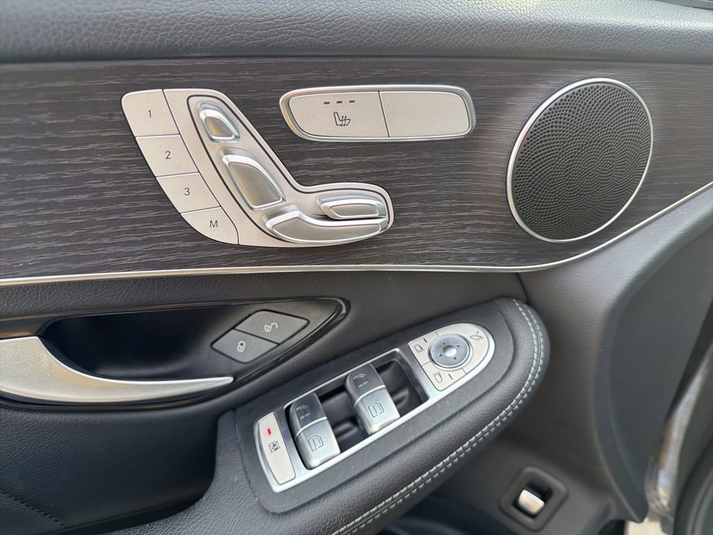Used 2022 Mercedes-Benz GLC 300 4MATIC image 26