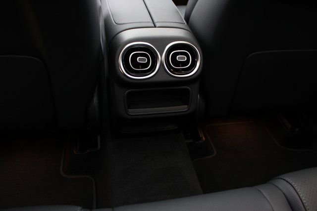 New 2026 Mercedes-Benz GLC 300 4MATIC image 33