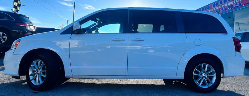 Used 2020 Dodge Grand Caravan SXT image 2