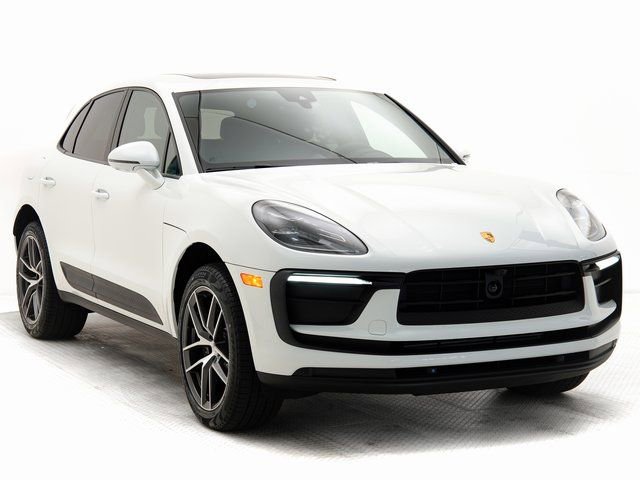 Certified 2025 Porsche Macan image 30