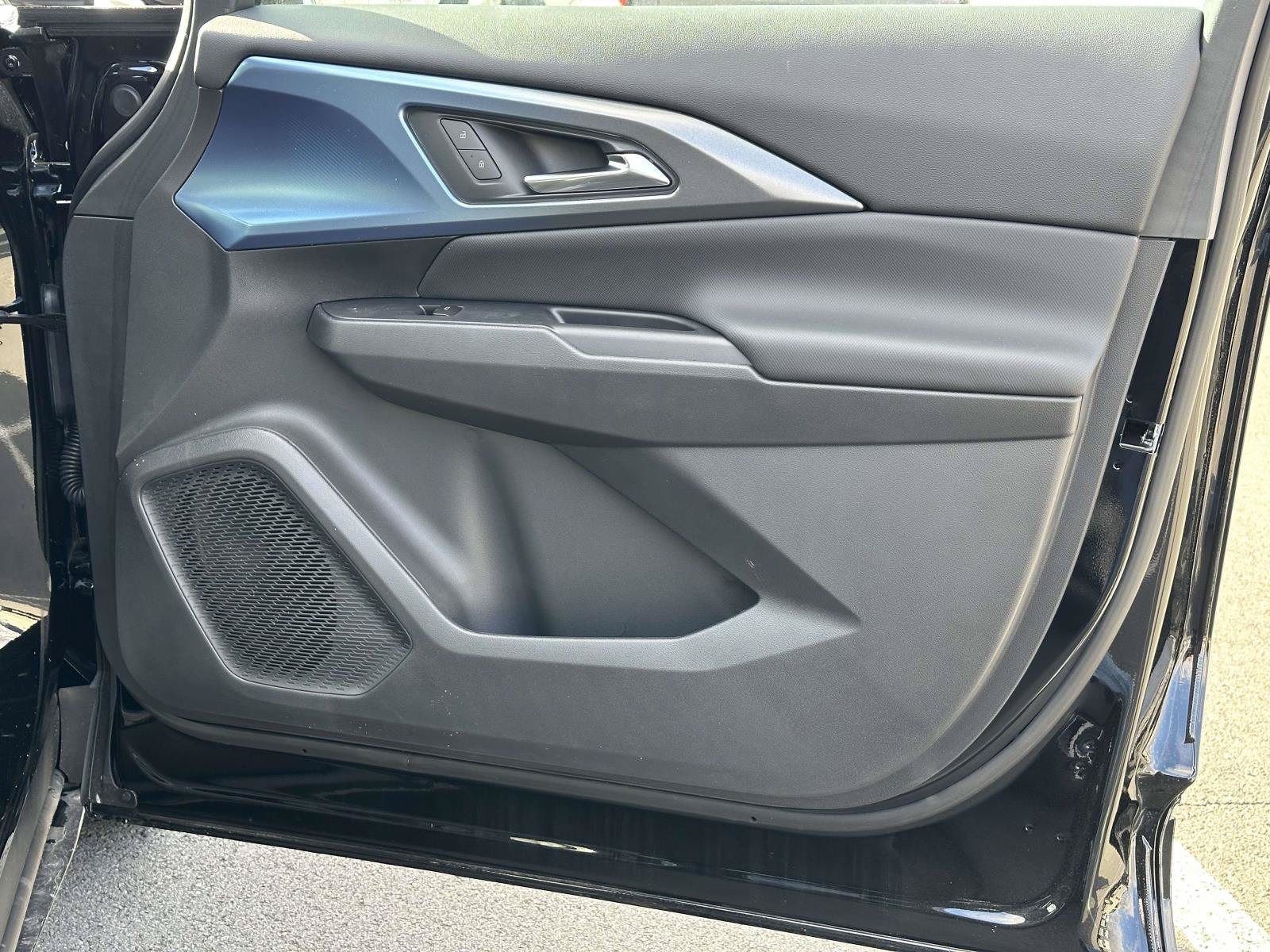 New 2026 Chevrolet Equinox EV LT w/ Convenience Package II FWD image 26