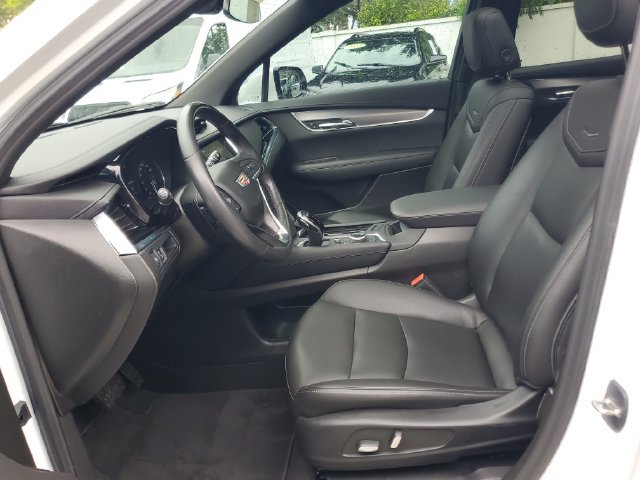 Certified 2024 Cadillac XT6 Luxury FWD image 19