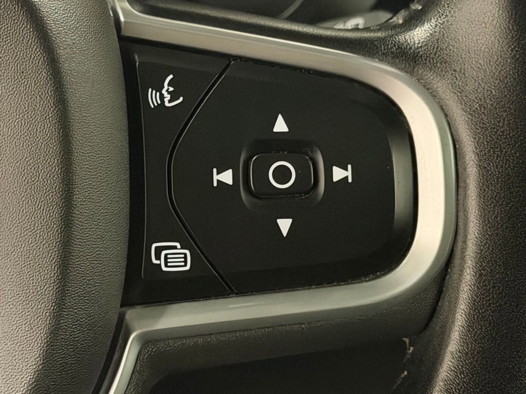 Used 2019 Volvo XC60 T6 Momentum w/ Multimedia Package AWD/4WD image 42