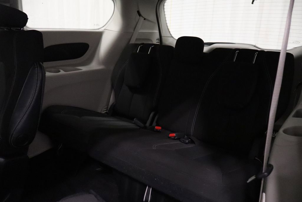 Certified 2023 Chrysler Voyager LX image 13