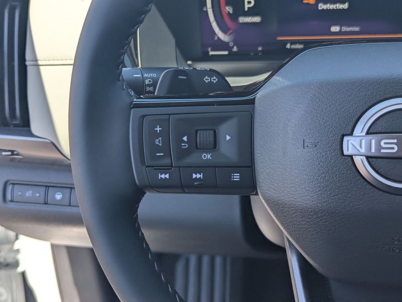 New 2026 Nissan Pathfinder SL FWD image 16