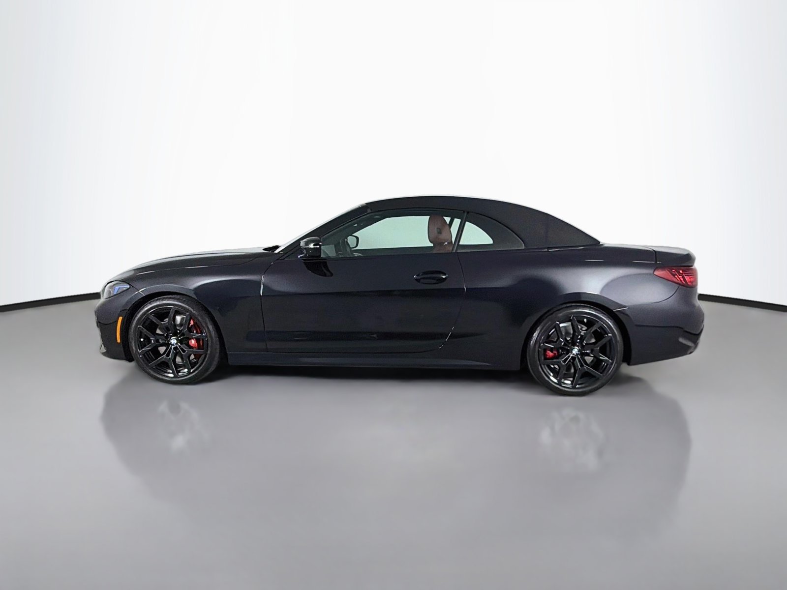 Certified 2025 BMW M440i Convertible w/ Shadowloine Package RWD image 4