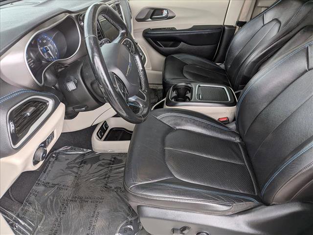 Used 2021 Chrysler Pacifica Touring-L w/ Uconnect Theater Family Group FWD image 14