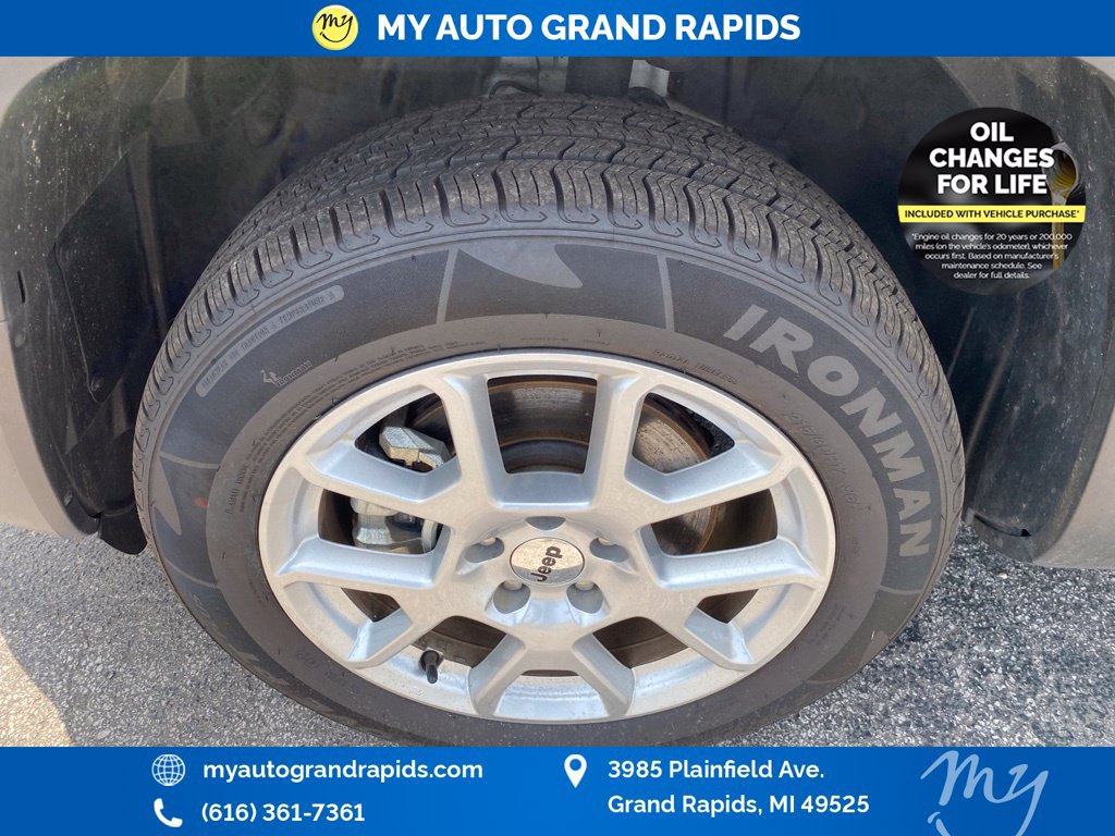 Used 2023 Jeep Renegade Latitude AWD/4WD image 25