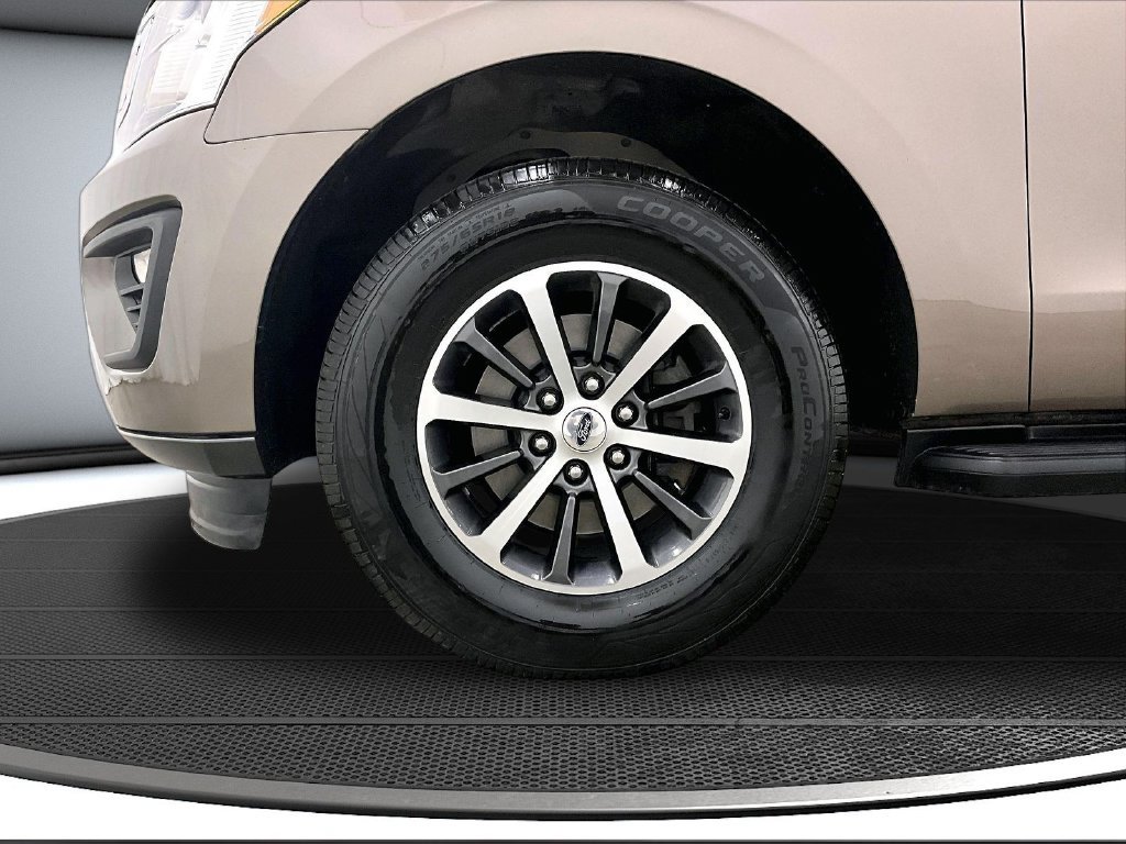 Used 2018 Ford Expedition Max XLT w/ Cargo Package AWD/4WD image 32