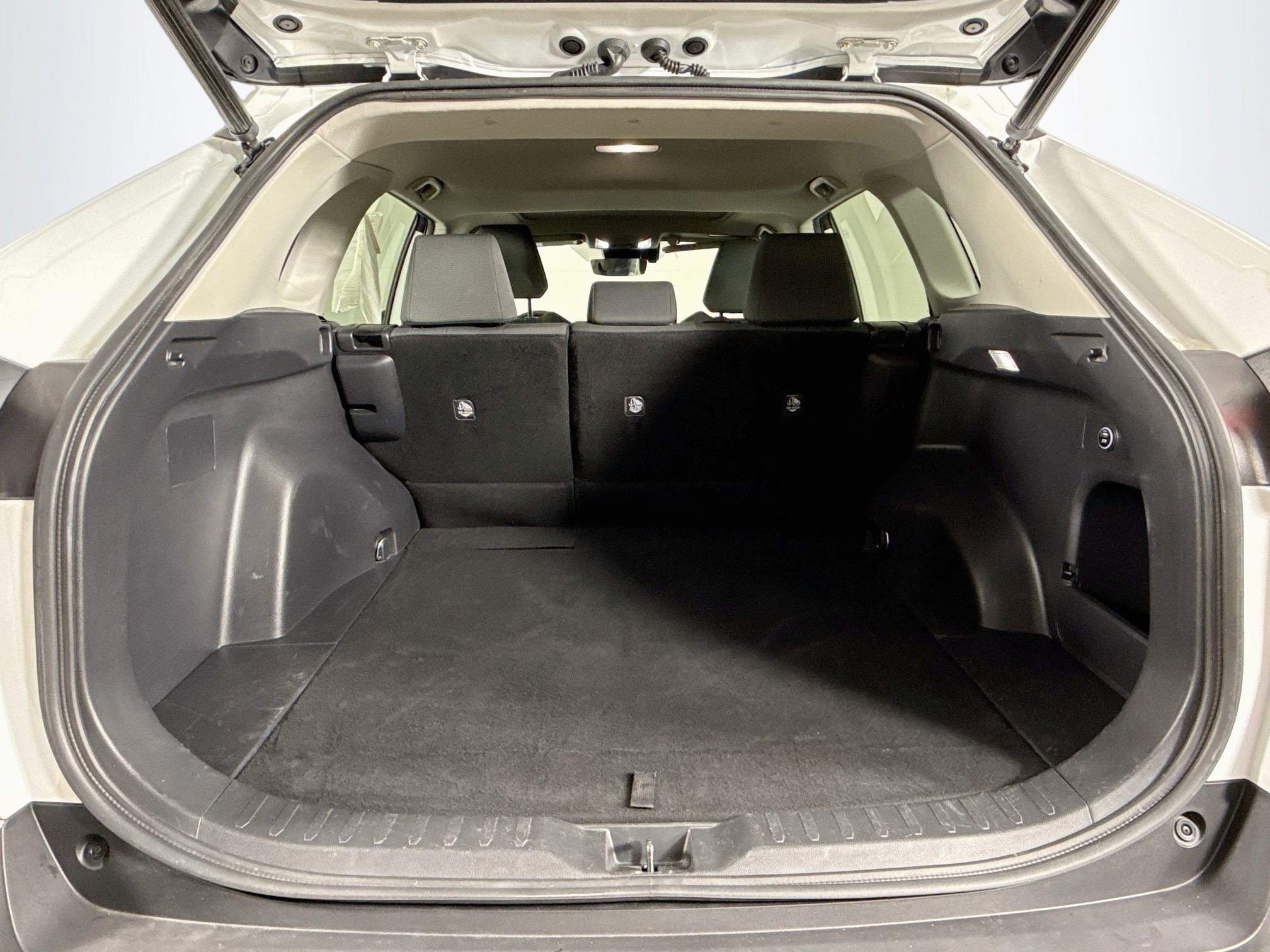 Used 2022 Toyota RAV4 XLE w/ Convenience Package FWD image 33