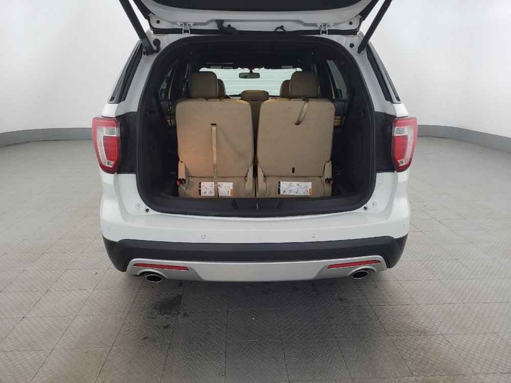 Used 2017 Ford Explorer XLT w/ Equipment Group 202A image 29