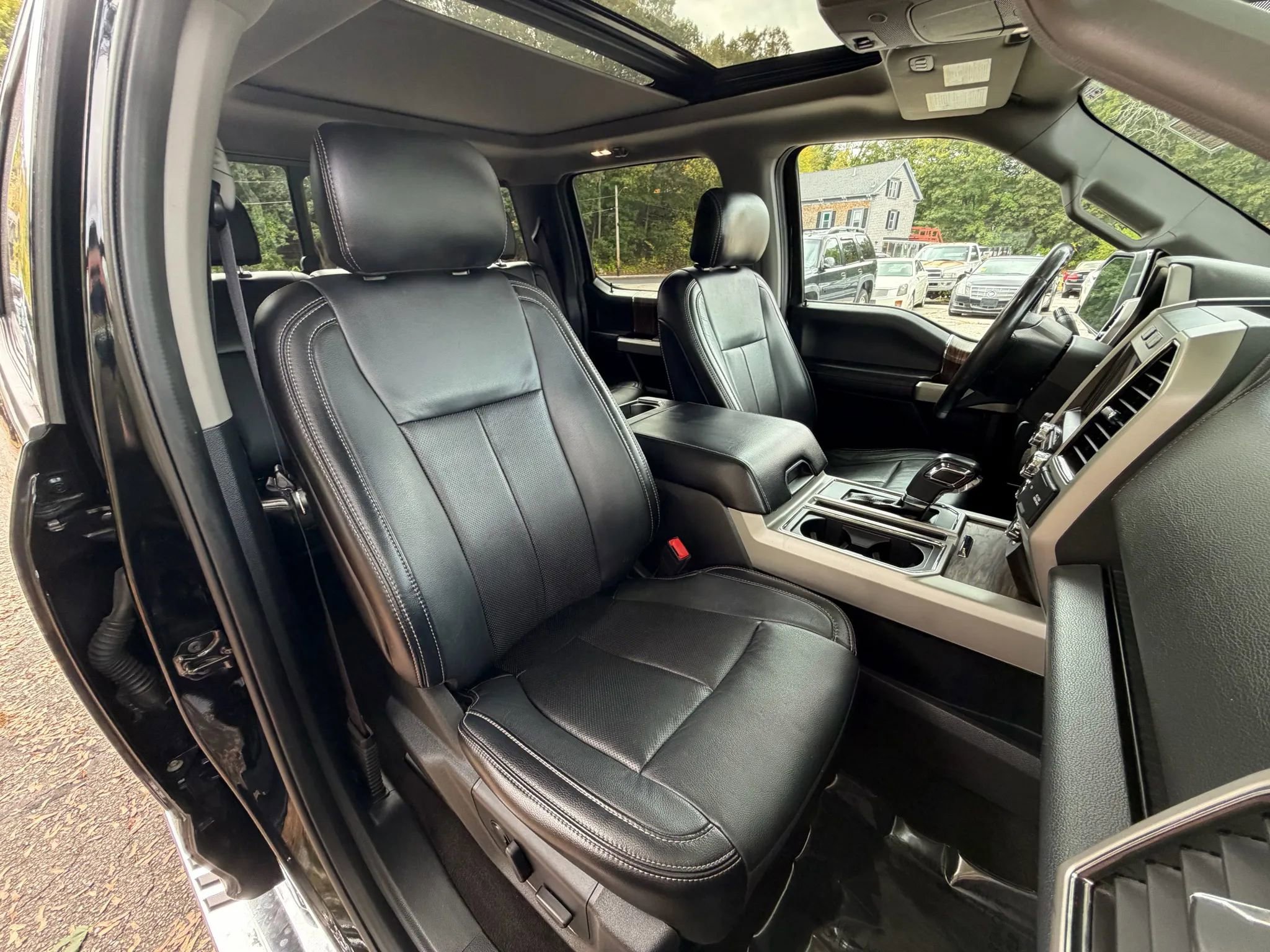 Used 2019 Ford F150 Lariat image 31