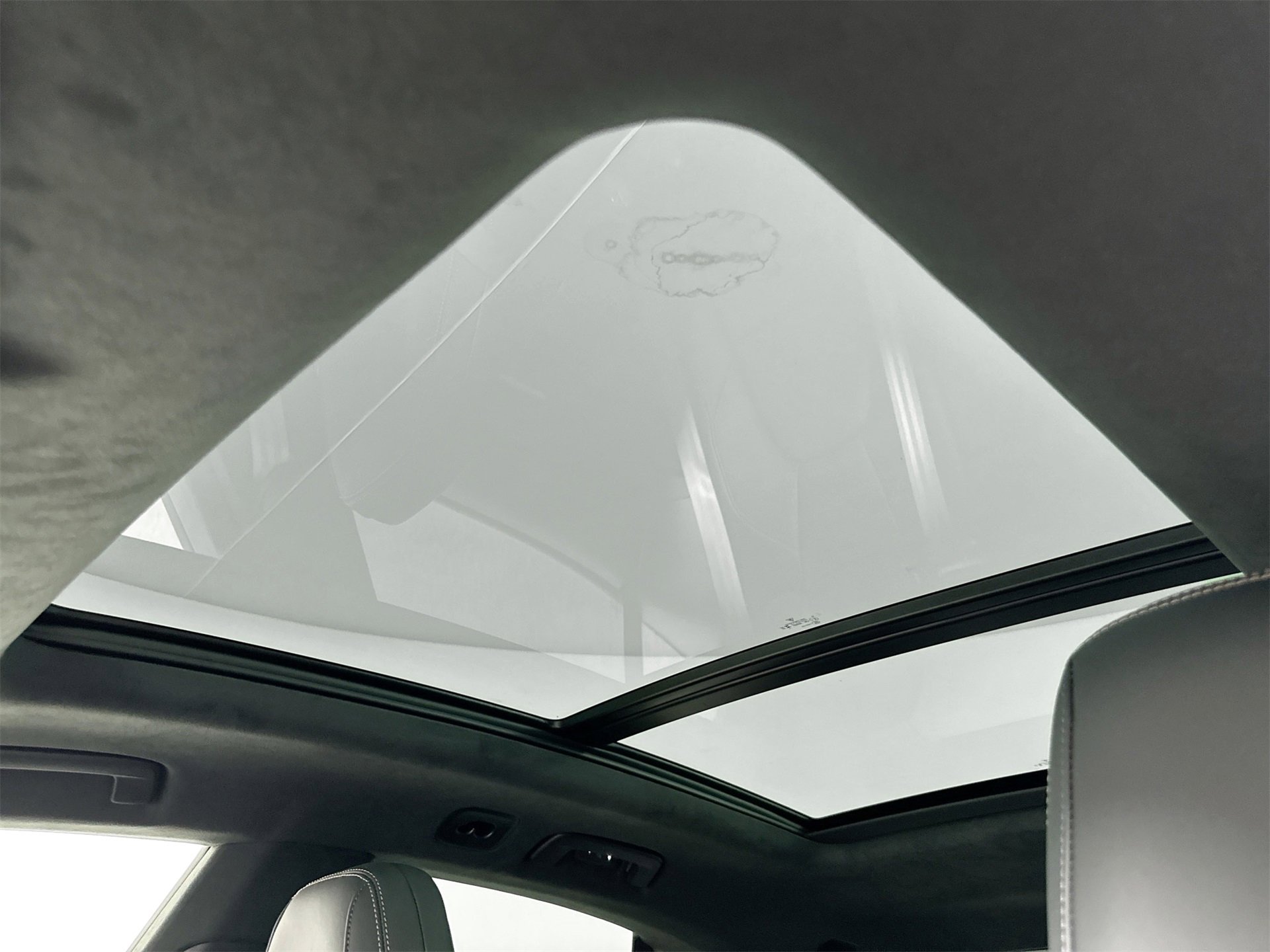 Certified 2025 Porsche Macan Turbo Electric image 27