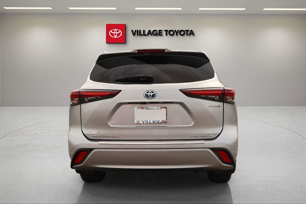 Certified 2024 Toyota Highlander Platinum AWD/4WD image 4