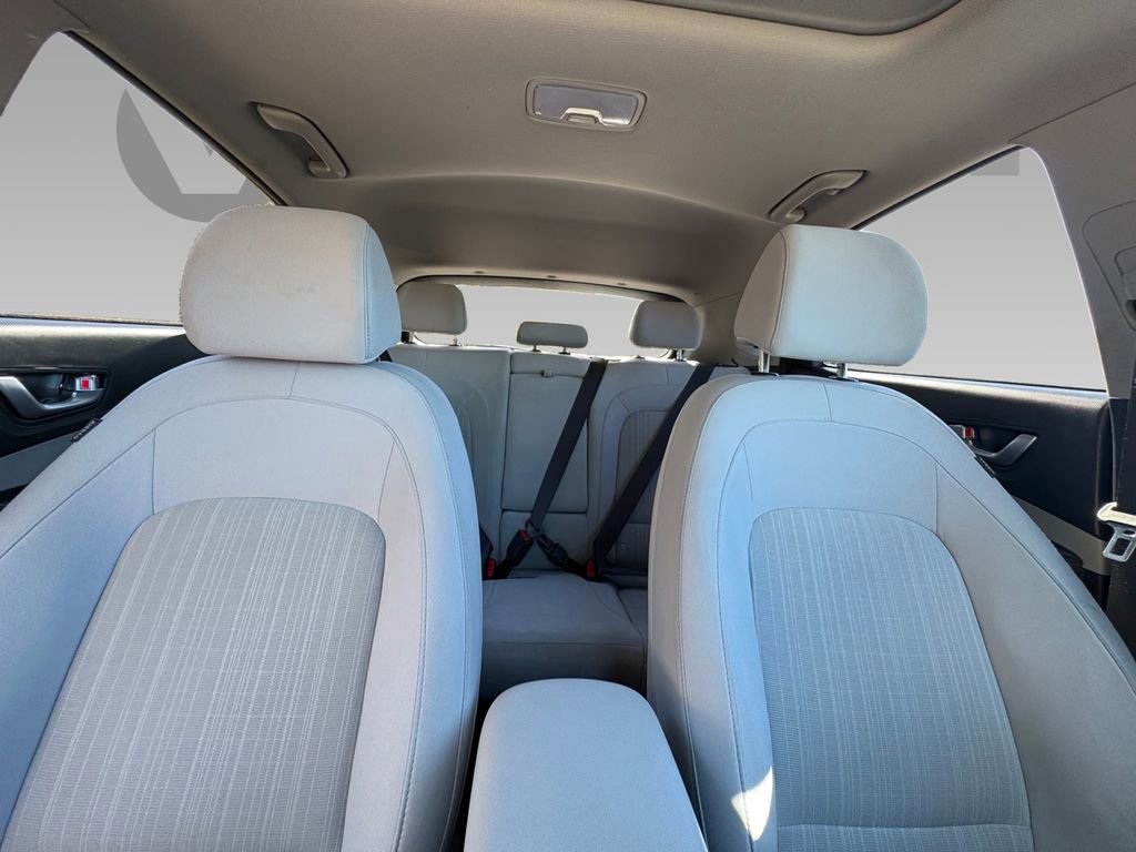 Used 2023 Hyundai Kona SEL w/ Convenience Package image 2