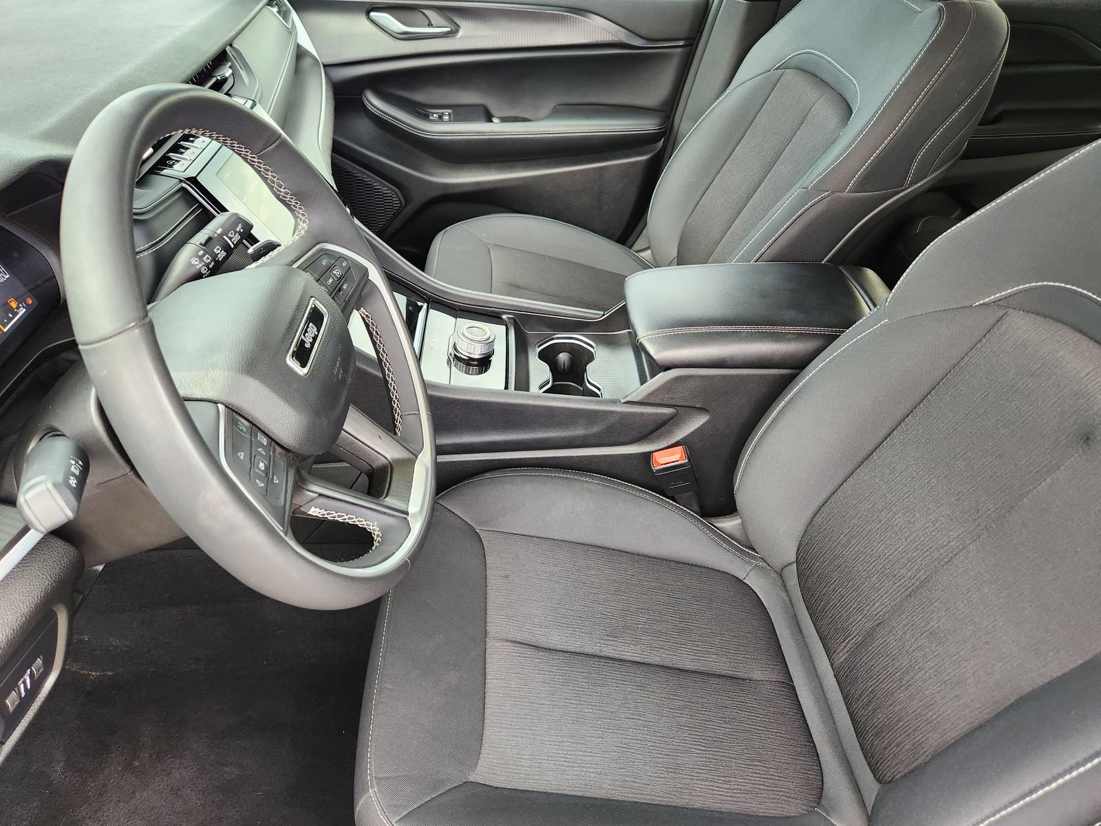 Used 2024 Jeep Grand Cherokee Laredo X w/ Luxury Tech Group I AWD/4WD image 23