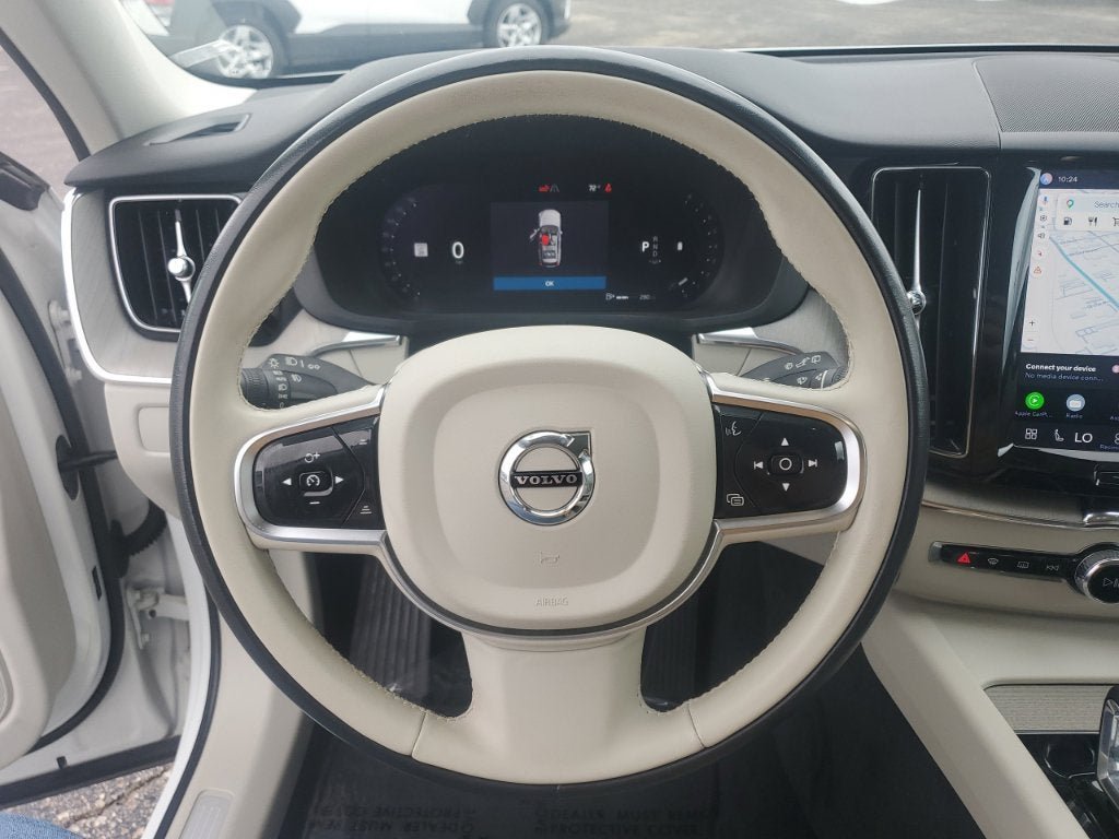 Used 2023 Volvo XC60 B5 Plus FWD image 21