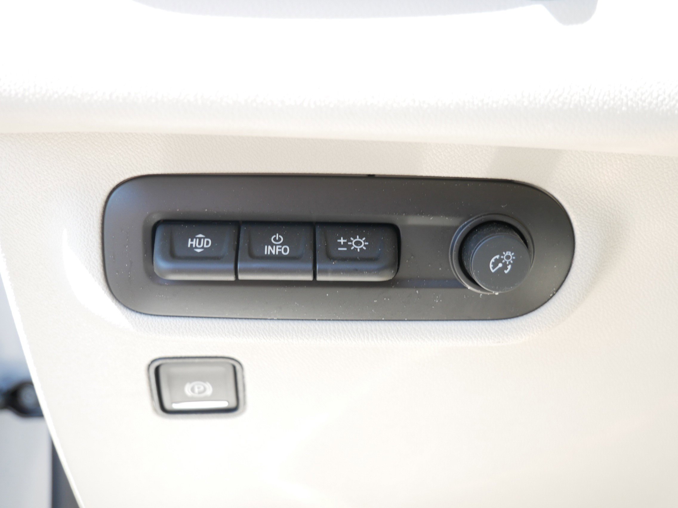 Used 2024 GMC Terrain Denali w/ Denali Premium Package AWD/4WD image 8