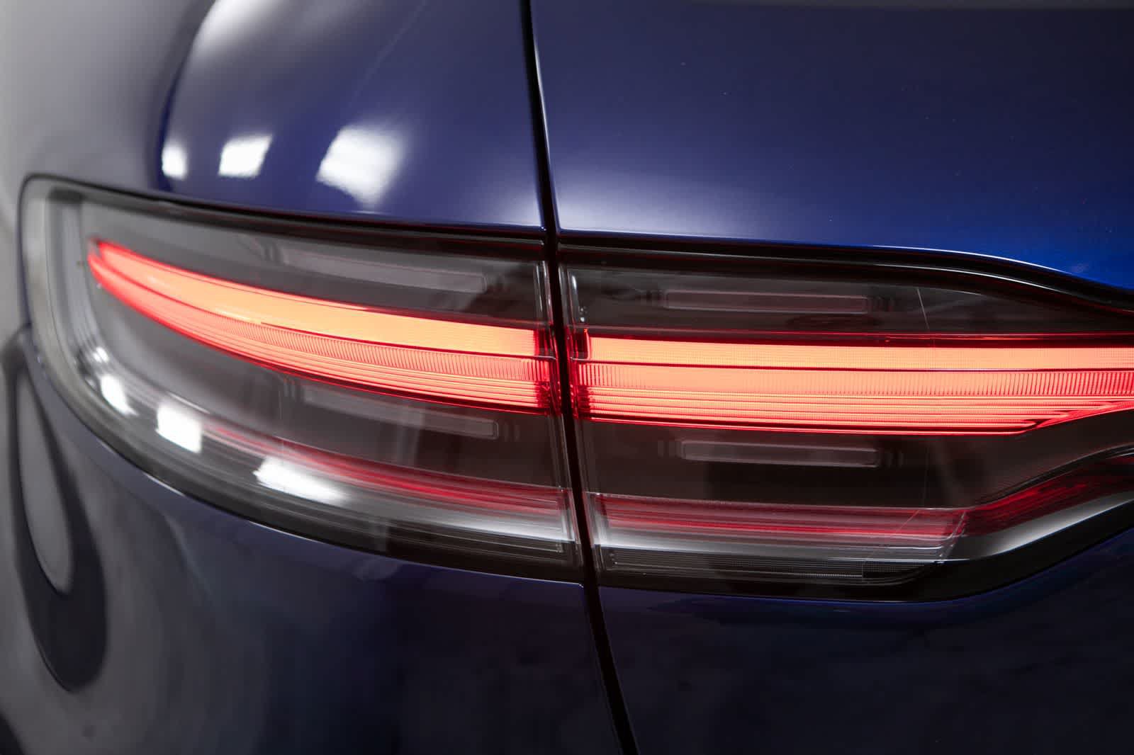 Certified 2023 Porsche Macan AWD/4WD image 18