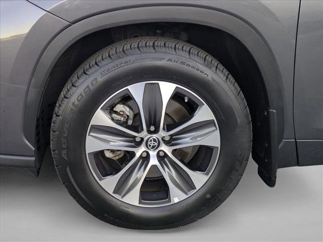 Certified 2023 Toyota Highlander XLE image 25