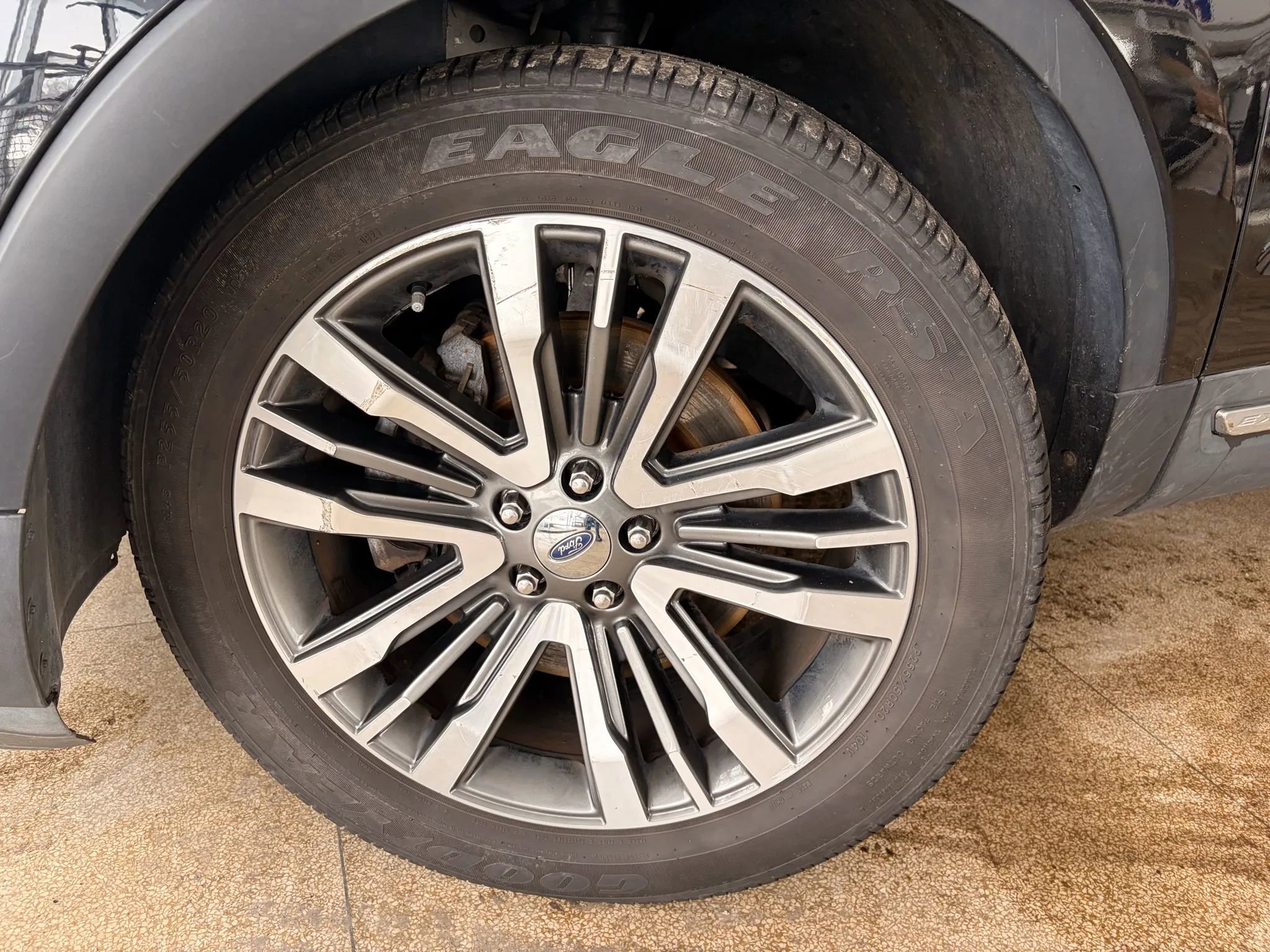 Used 2017 Ford Explorer Platinum image 38