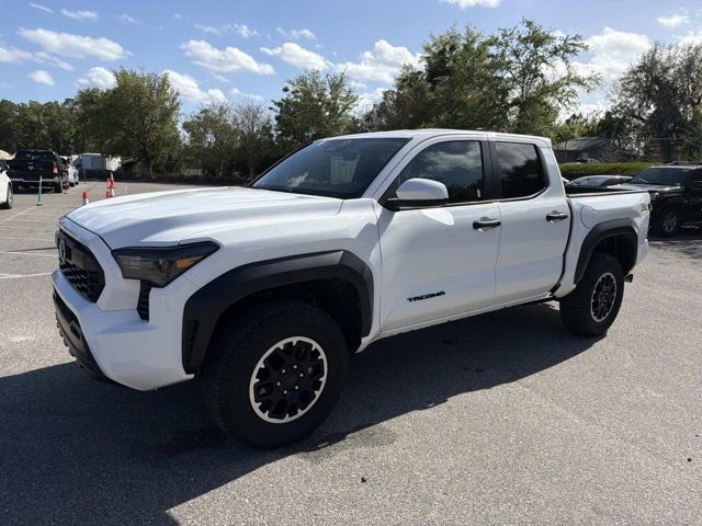 Certified 2025 Toyota Tacoma TRD Off-Road AWD/4WD image 5