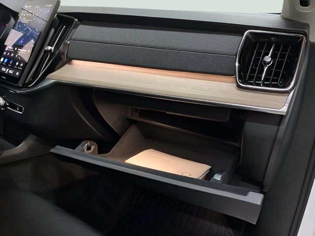 Used 2025 Volvo XC90 B6 Plus w/ Protection Package Premier AWD/4WD image 87