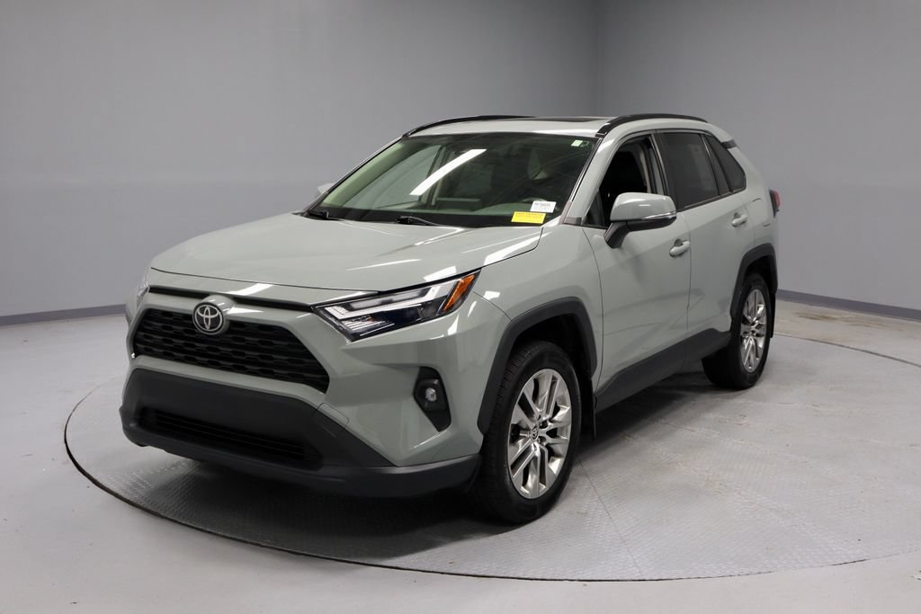 Used 2022 Toyota RAV4 XLE Premium AWD/4WD image 6