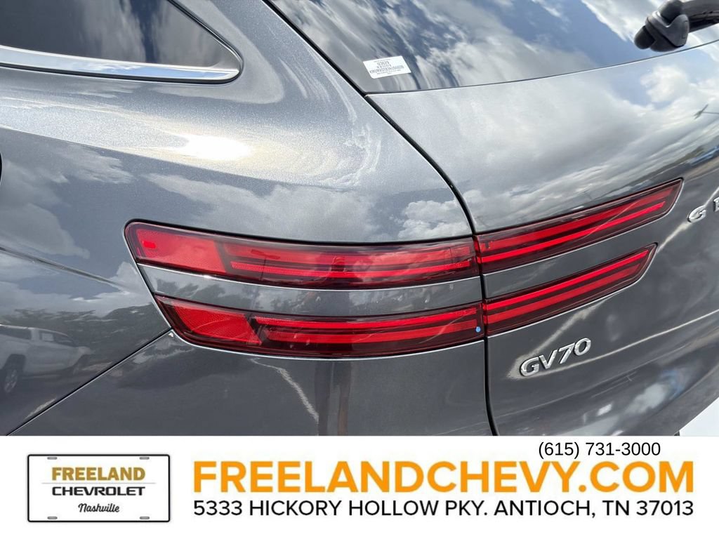 Used 2022 Genesis GV70 2.5T AWD/4WD image 12