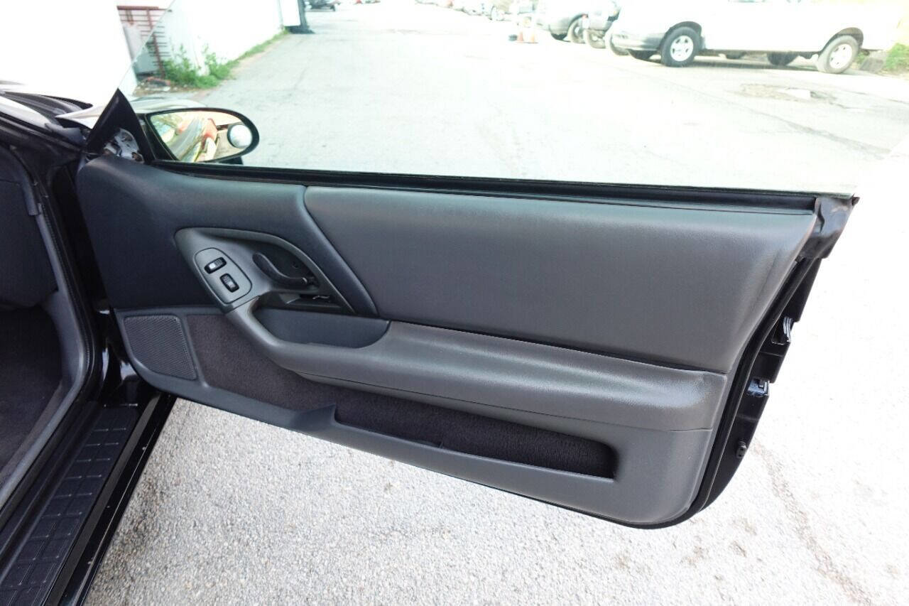 Used 1999 Chevrolet Camaro Z28 w/ SS Performance/Appearance Pkg image 30