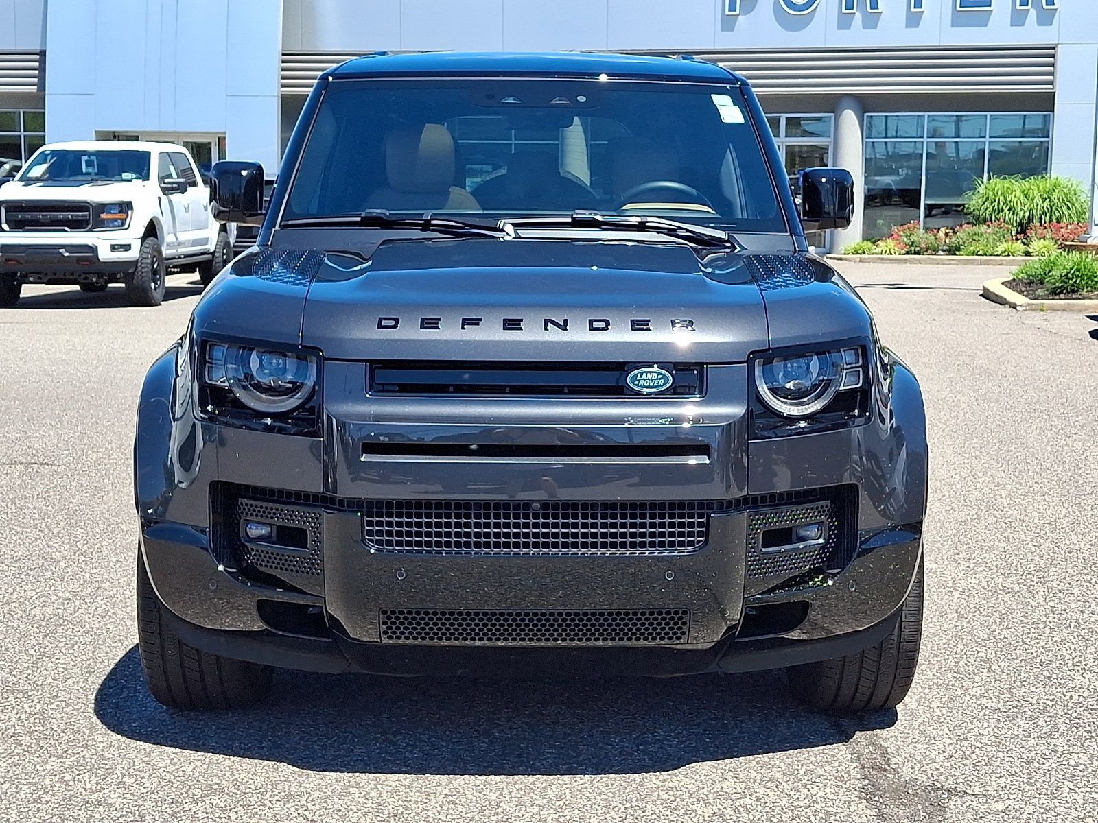 Used 2025 Land Rover Defender 110 X-Dynamic SE AWD/4WD image 3