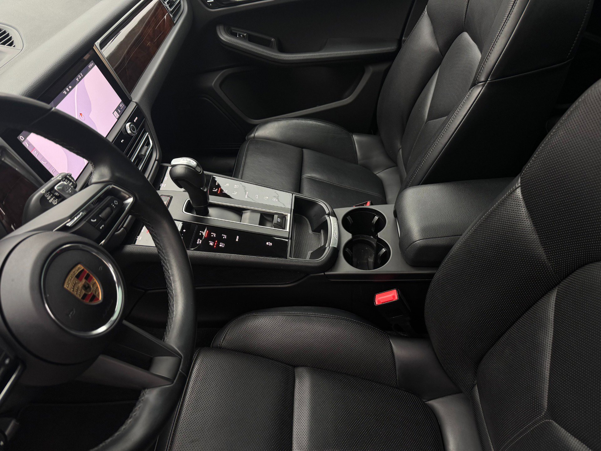 Used 2024 Porsche Macan image 12