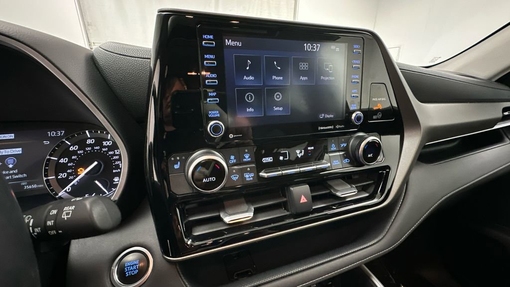 Used 2020 Toyota Highlander XLE AWD/4WD image 14