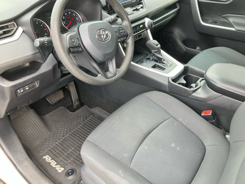 Used 2021 Toyota RAV4 LE image 34