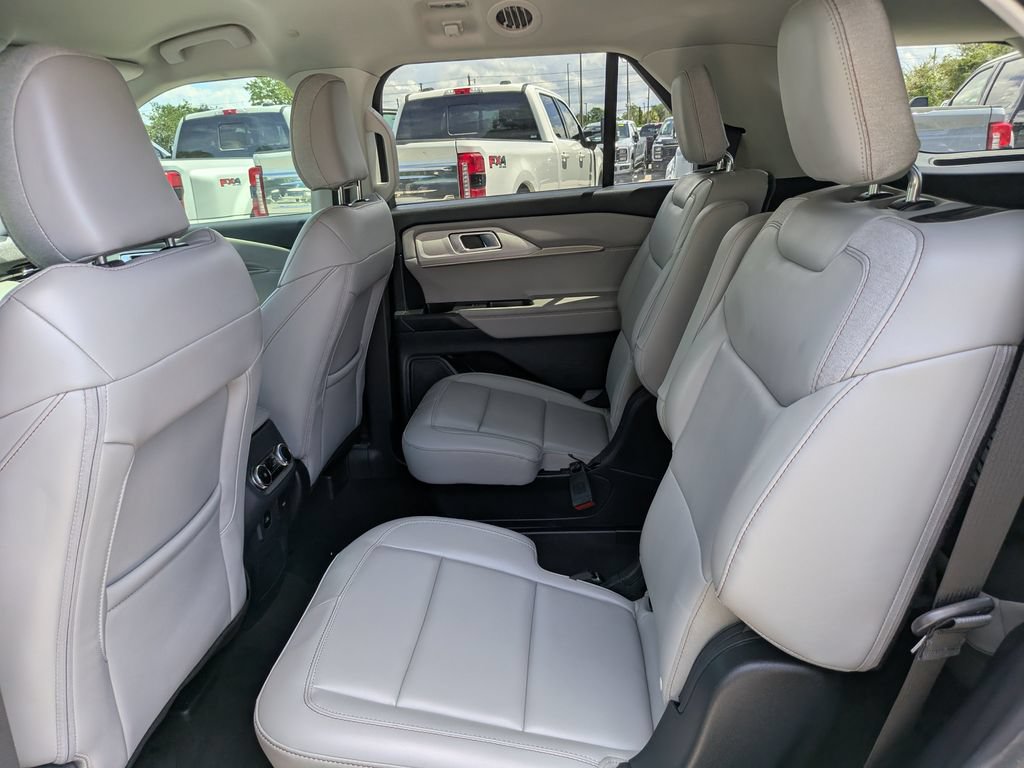 Used 2026 Ford Explorer Active w/ Active Comfort Package RWD image 18