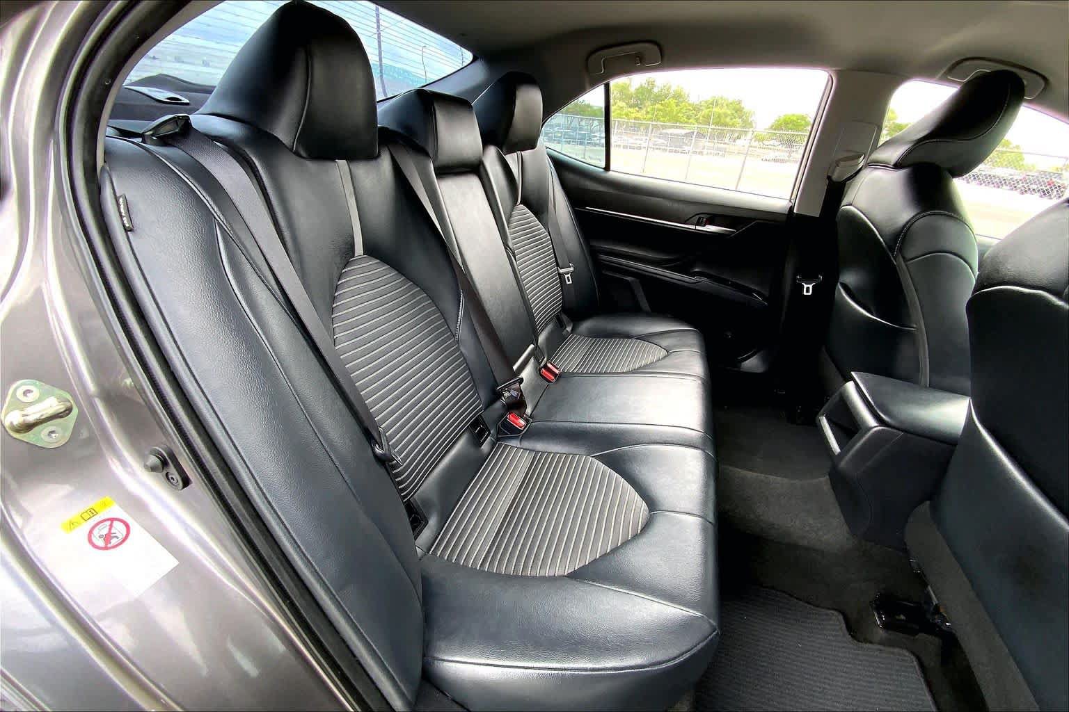 Used 2019 Toyota Camry SE FWD image 19