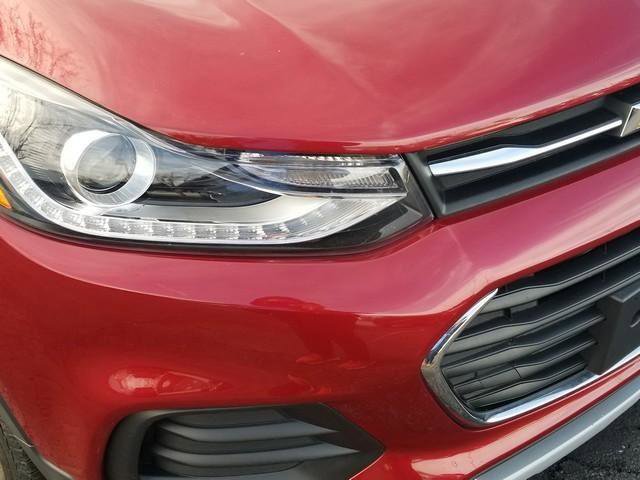 Used 2019 Chevrolet Trax LT w/ LT Convenience Package image 4