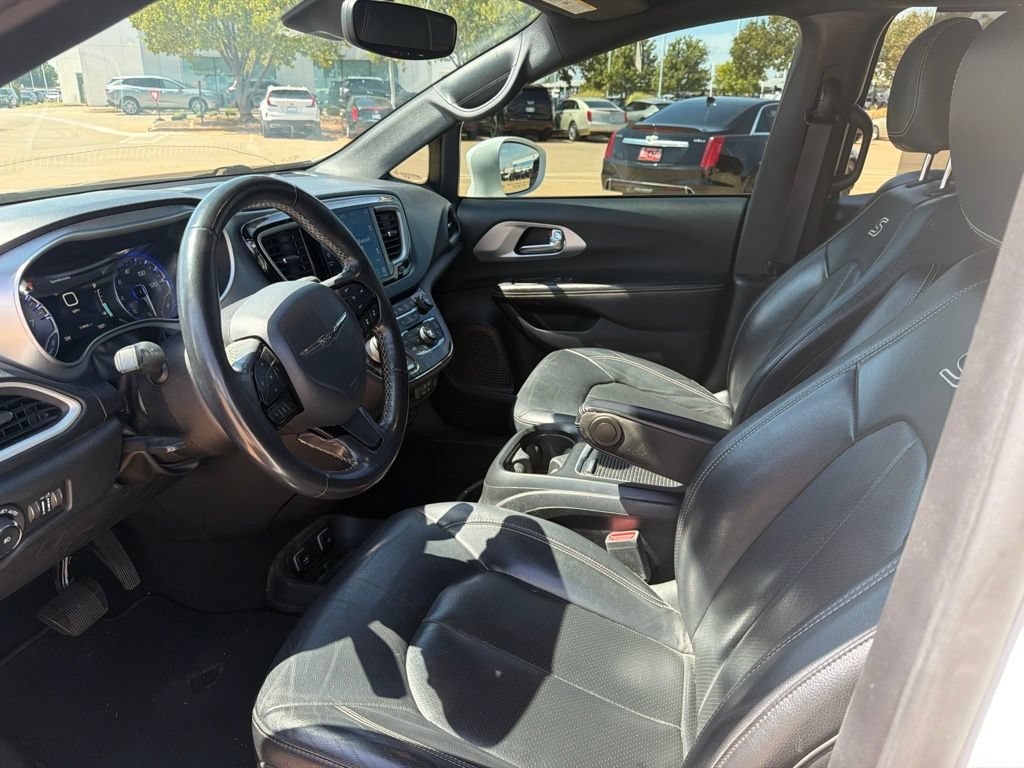 Used 2020 Chrysler Pacifica Touring-L Plus w/ Advanced Safetytec Group FWD image 8