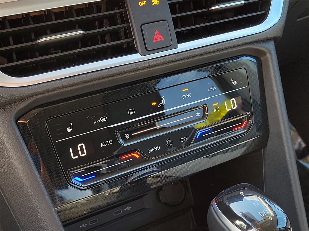Certified 2025 Volkswagen Taos SE image 24