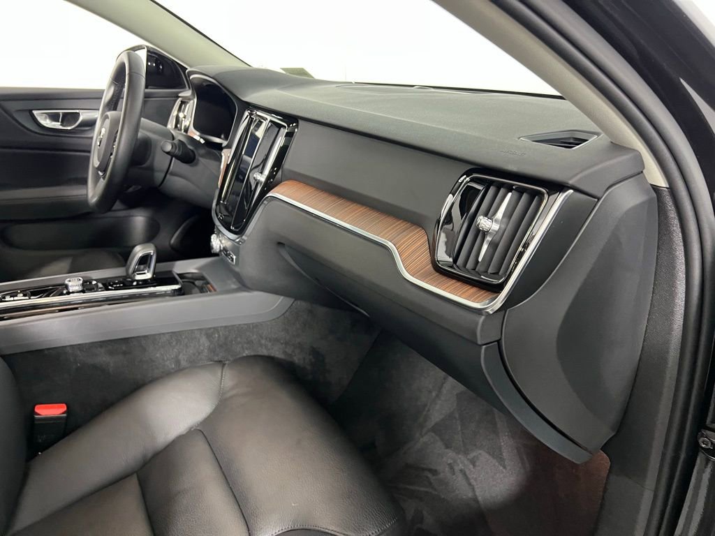 Used 2025 Volvo S60 B5 Plus image 32