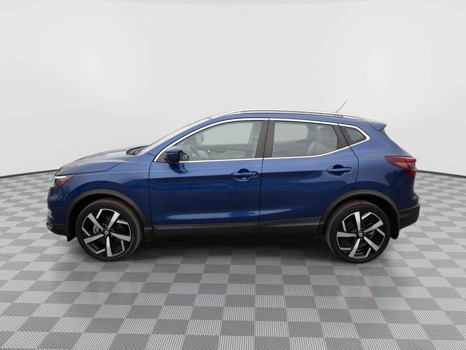 Used 2021 Nissan Rogue Sport SL w/ Premium Package image 8