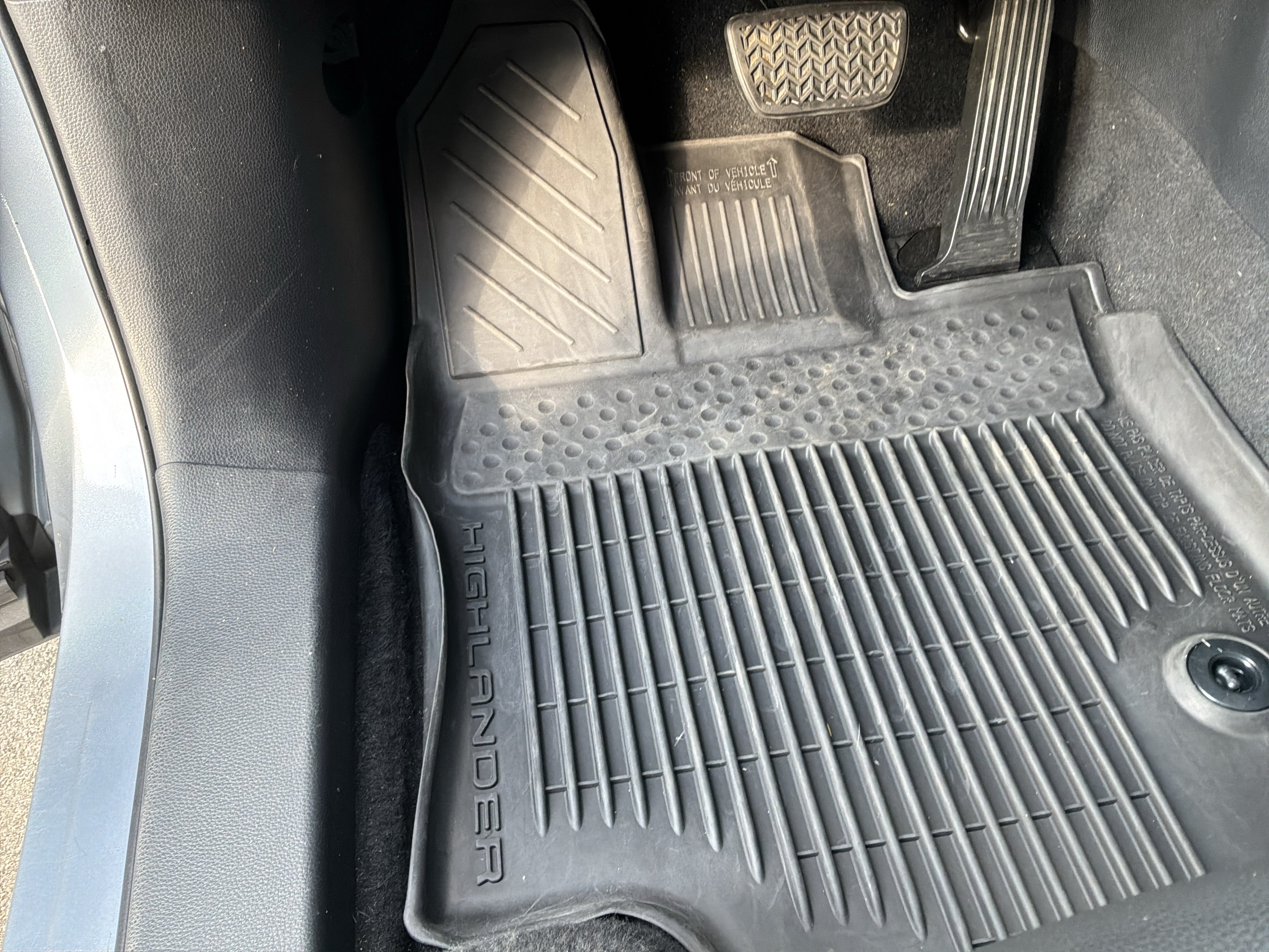 Used 2022 Toyota Highlander XLE FWD image 17