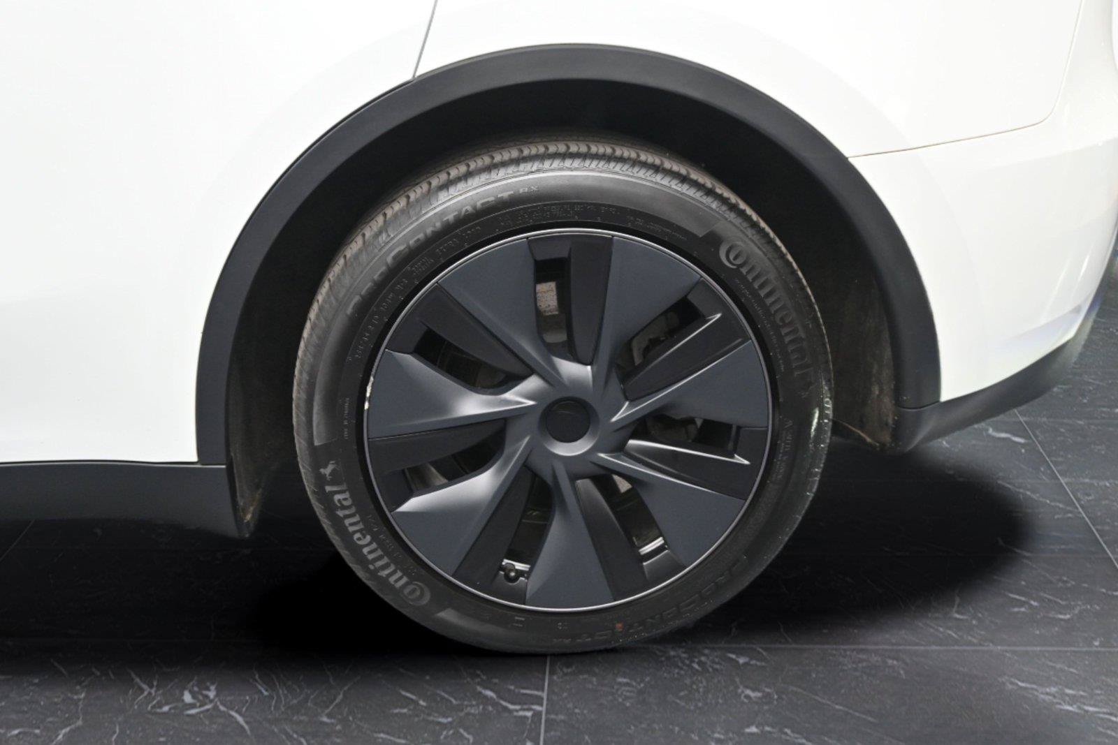 Used 2024 Tesla Model Y Long Range AWD/4WD image 12