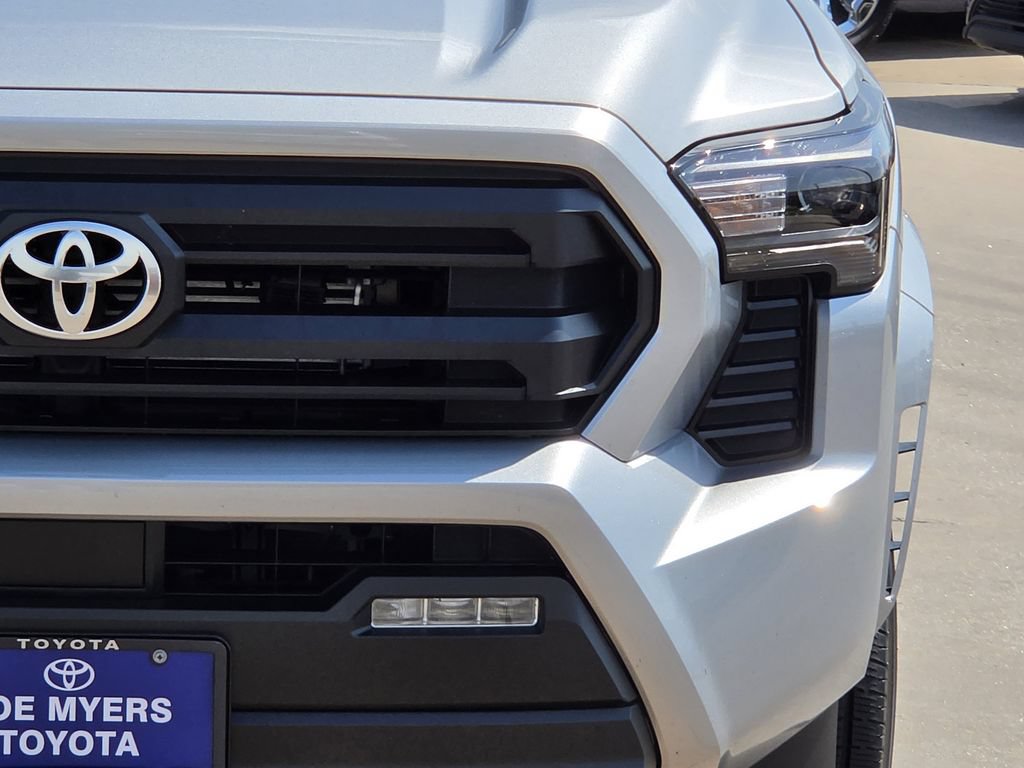 Used 2026 Toyota Tacoma SR5 AWD/4WD image 4