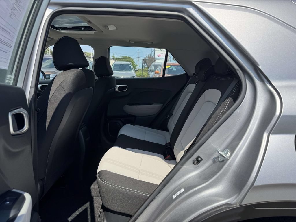 Used 2023 Hyundai Venue SEL w/ Cargo Package FWD image 12